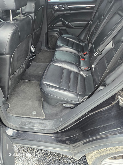 Porsche Cayenne 7 of 13