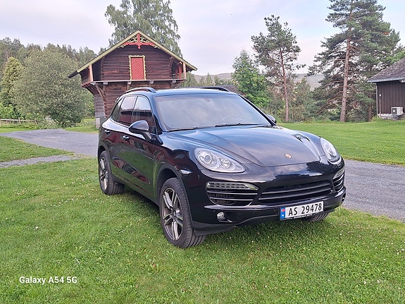 Porsche Cayenne 2 of 13