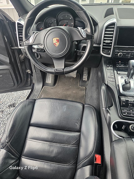 Porsche Cayenne 12 of 13