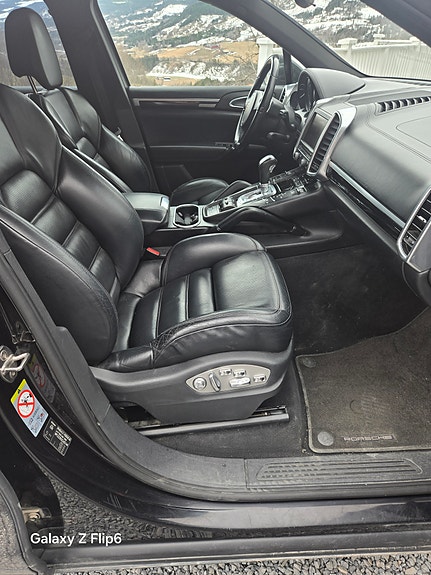 Porsche Cayenne 11 of 13