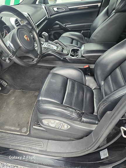 Porsche Cayenne 8 of 13