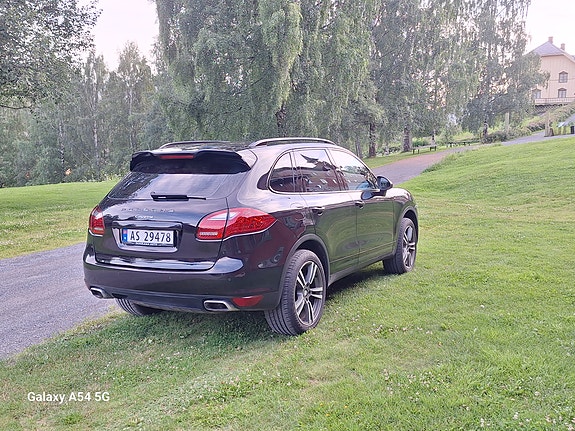 Porsche Cayenne 4 of 13