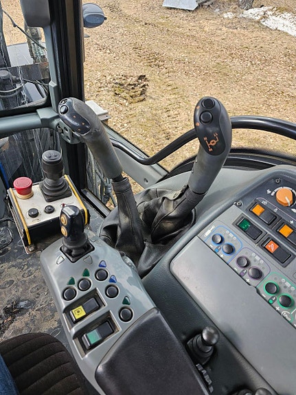 Valtra T190 med underliggende skjær 2007, kr 545 000,-