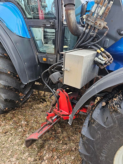 Valtra T190 med underliggende skjær 2007, kr 545 000,-