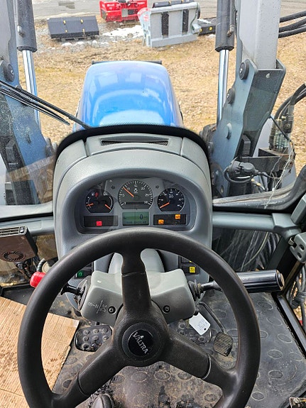 Valtra T190 med underliggende skjær 2007, kr 545 000,-