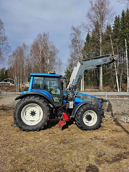 Valtra T190 med underliggende skjær 2007, kr 545 000,-
