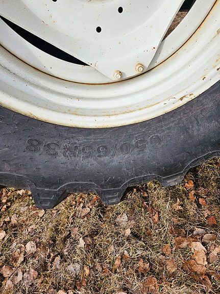 Valtra T190 med underliggende skjær 2007, kr 545 000,-