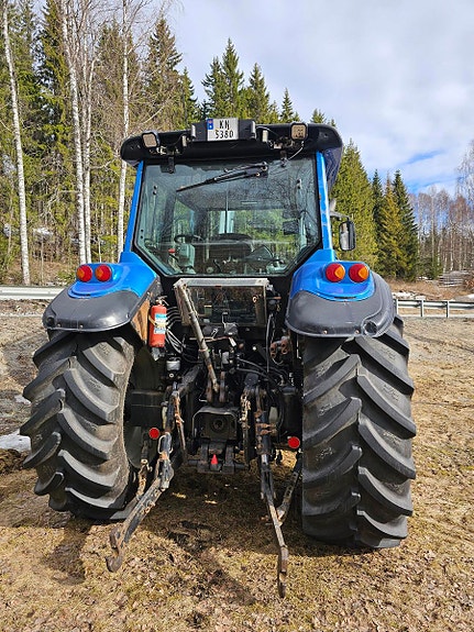 Valtra T190 med underliggende skjær 2007, kr 545 000,-