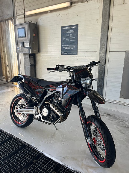 Fantic XMF 125 Performance 3 of 5