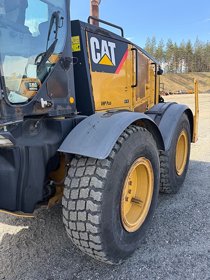 Cat 140M 7 of 15