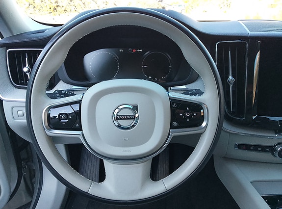 Volvo XC60 19 of 30