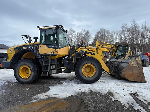 Komatsu WA380 5 of 5