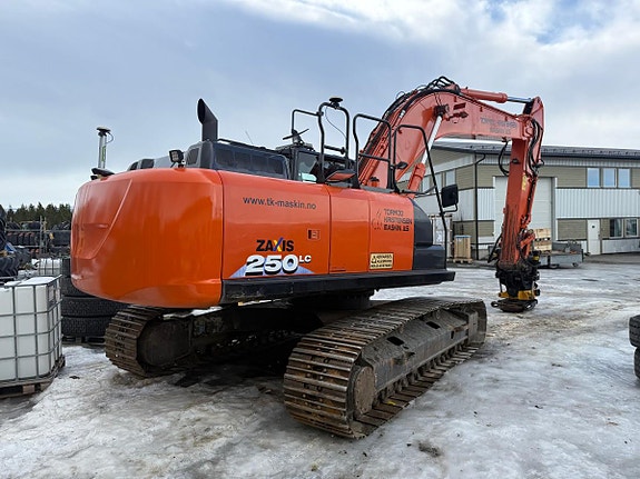 Hitachi Zaxis 250LC-6 3 of 5