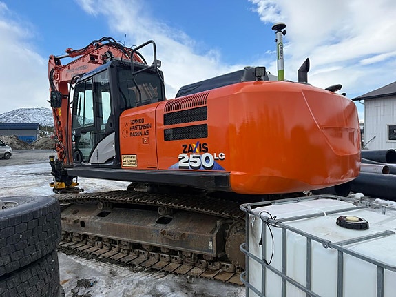 Hitachi Zaxis 250LC-6 4 of 5