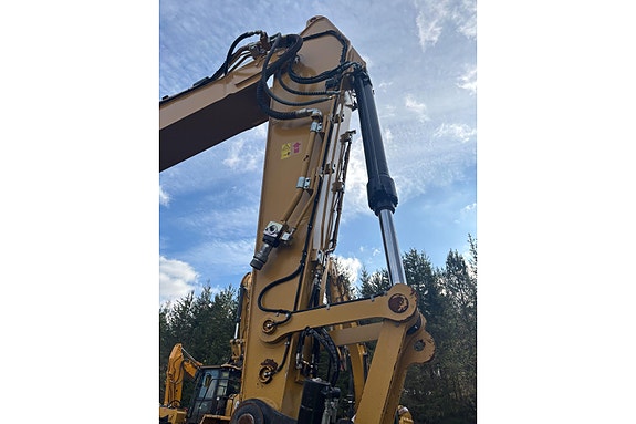Cat 325 14 of 30