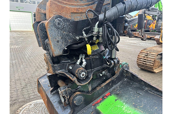 Cat 325 12 of 30