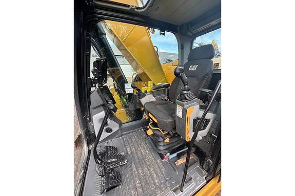 Cat 325 7 of 30