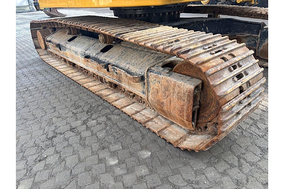 Cat 325 28 of 30
