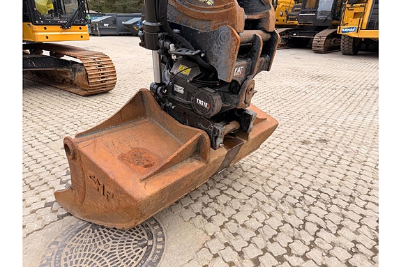 Cat 325 10 of 30