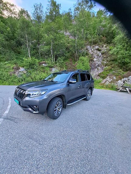 Toyota Land Cruiser 2 of 5