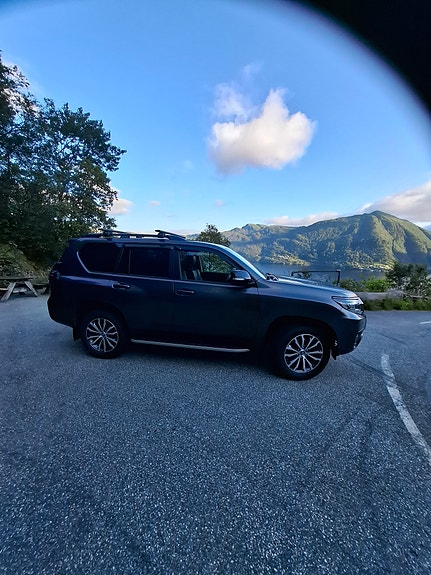 Toyota Land Cruiser 4 of 5