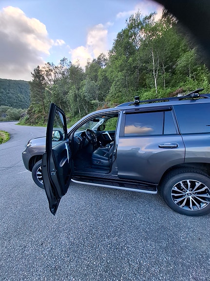 Toyota Land Cruiser 5 of 5