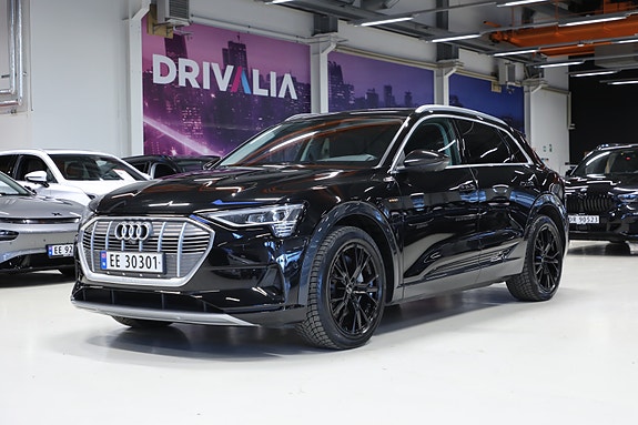Audi e-tron 2 of 5