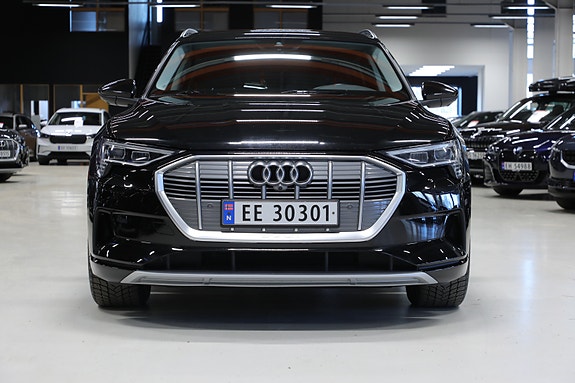 Audi e-tron 4 of 5