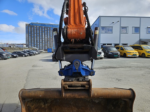 Hitachi ZX210LC-6 13 of 30