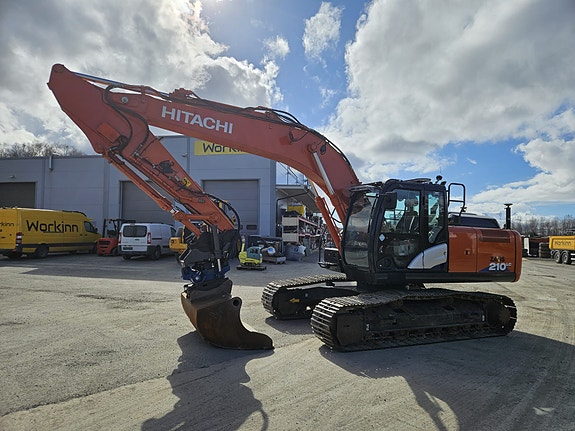 Hitachi ZX210LC-6 6 of 30