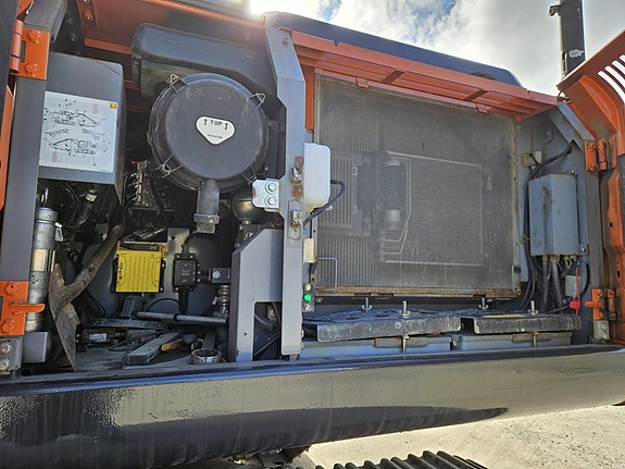 Hitachi ZX210LC-6 25 of 30