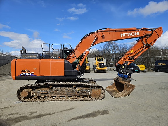 Hitachi ZX210LC-6 10 of 30