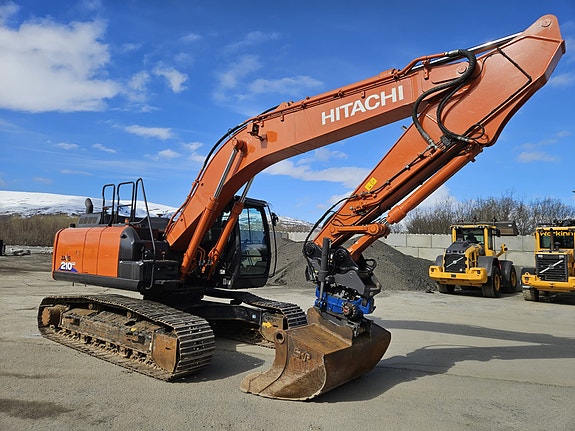 Hitachi ZX210LC-6 8 of 30