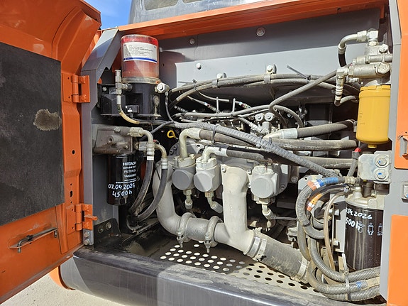 Hitachi ZX210LC-6 30 of 30