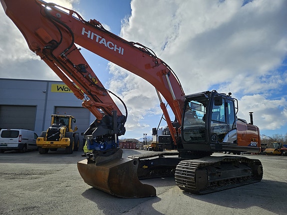 Hitachi ZX210LC-6 2 of 30