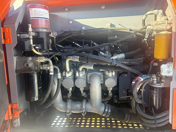 Hitachi ZX210LC-6 22 of 30