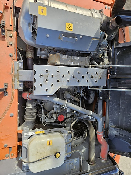 Hitachi ZX210LC-6 18 of 30