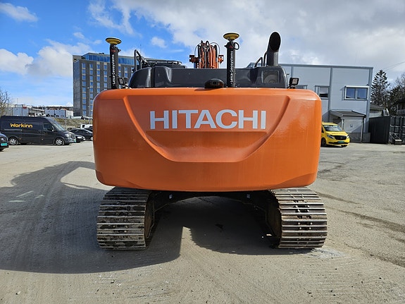 Hitachi ZX210LC-6 11 of 30