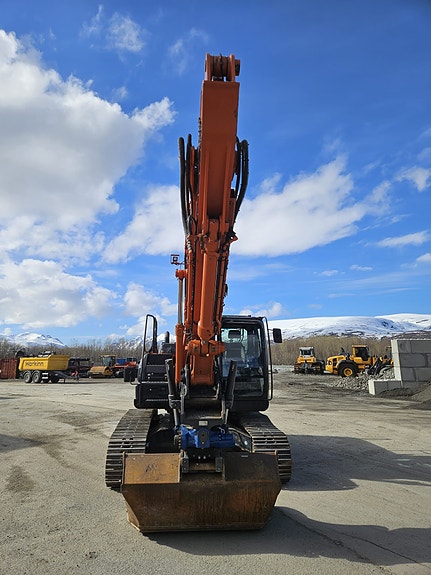Hitachi ZX210LC-6 7 of 30