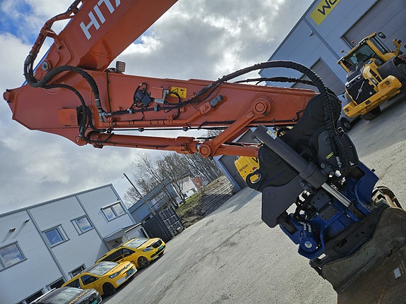 Hitachi ZX210LC-6 14 of 30