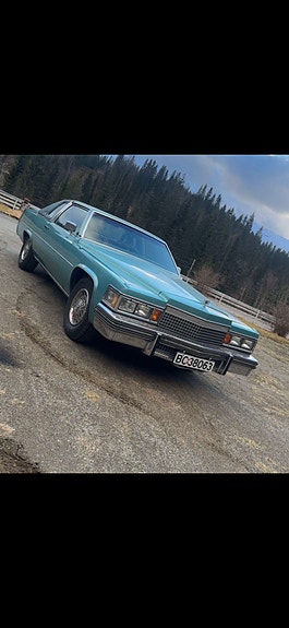 Cadillac Deville 2 of 5