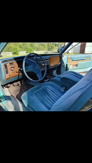 Cadillac Deville 5 of 5