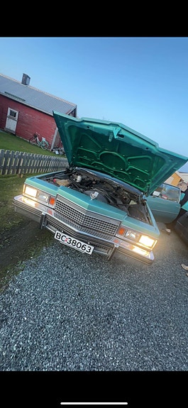 Cadillac Deville 4 of 5