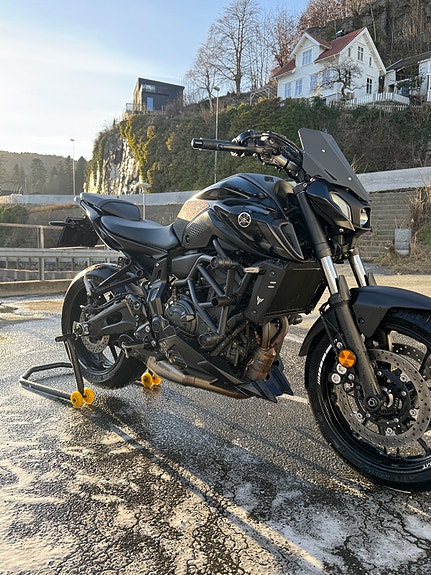Yamaha MT-07 4 of 5