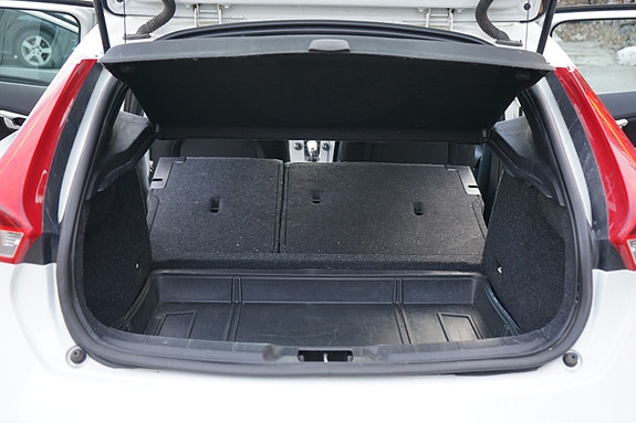 Volvo V40 30 of 30