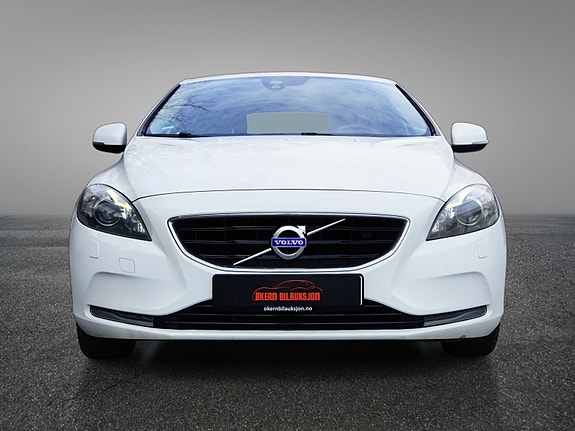 Volvo V40 2 of 5