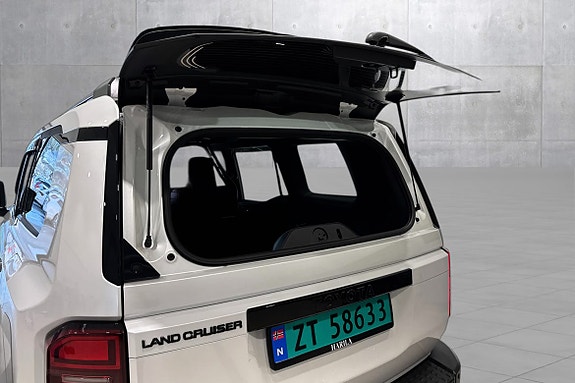 Toyota Land Cruiser 22 of 24