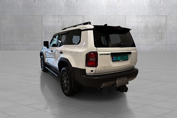 Toyota Land Cruiser 4 of 24