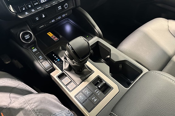 Toyota Land Cruiser 17 of 24