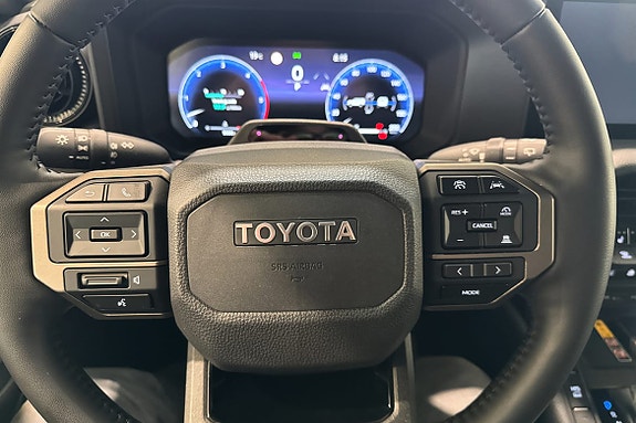 Toyota Land Cruiser 10 of 24
